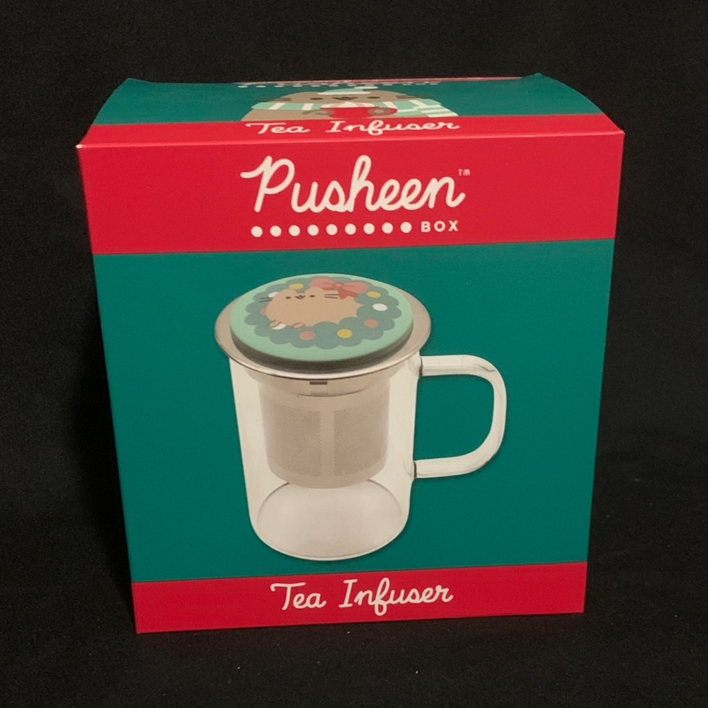 NWT Pusheen Tea Infuser Holiday Wreath Cup